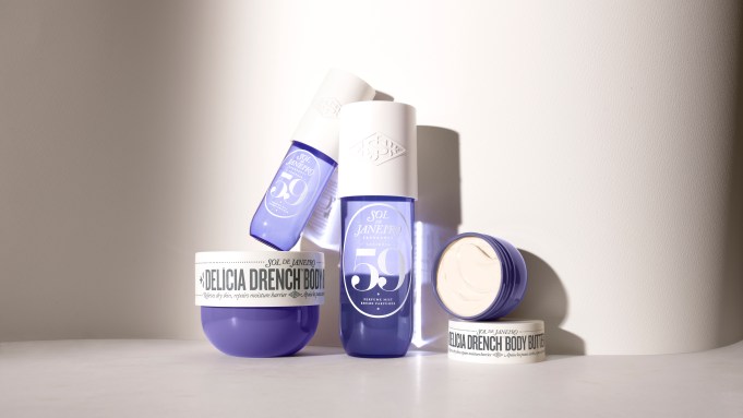 072_FY23_EVERGREEN_NY_DAY2_PRODUCT_0041_Hero_75mL_label_RT_RGB